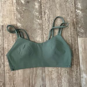 Lululemon sports bra size medium
